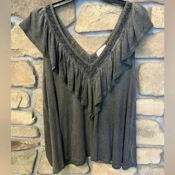 Altar’d State Women's Boho Feminine Ruffle Rayon Comfortable gray top medium - Picture 1 of 11
